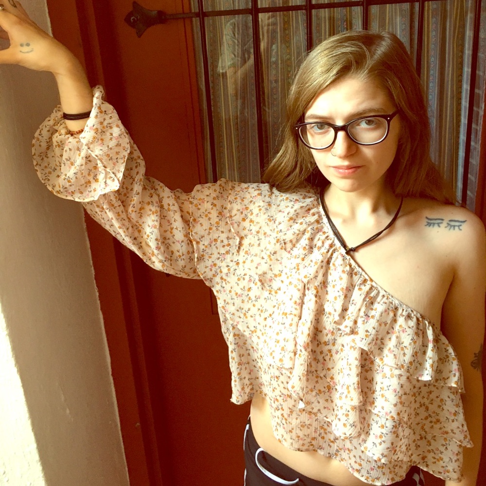 Retro one sleeve floral flowy top